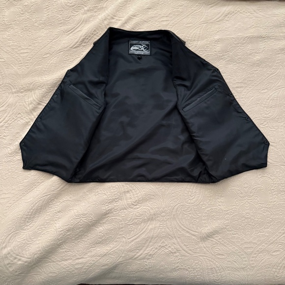 Men's Black Leather Vest with Pockets - Large - Picture 4 of 9